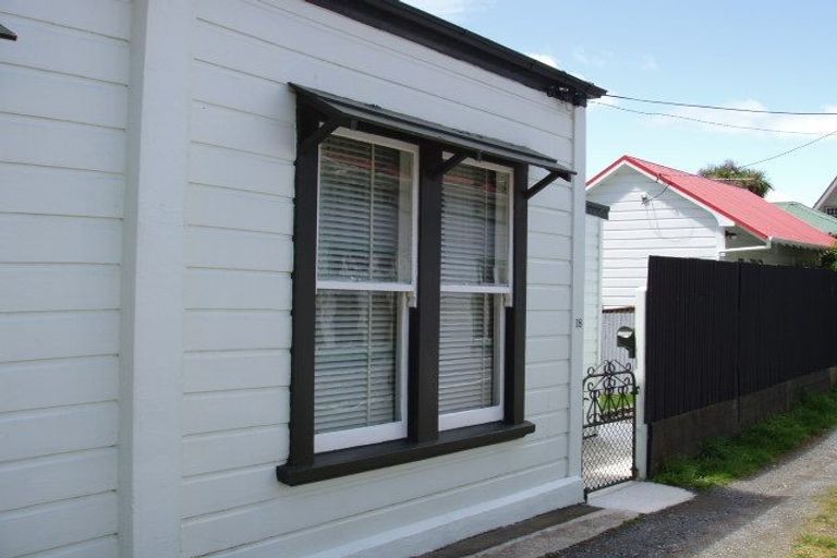 Photo of property in 18-20 Poplar Grove, Thorndon, Wellington, 6011