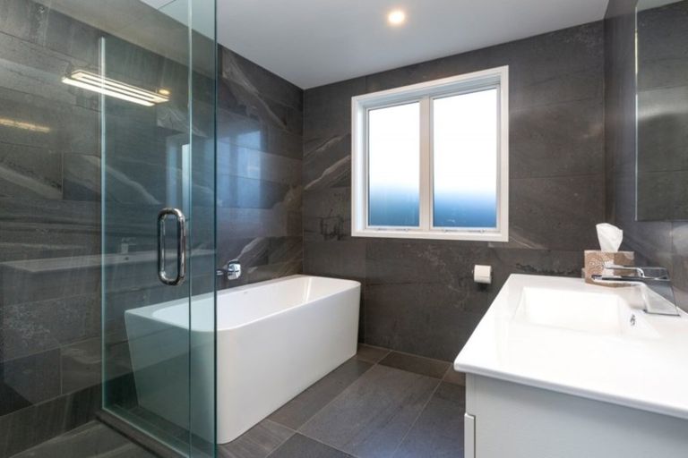 Photo of property in 17 Tindalls Bay Road, Tindalls Beach, Whangaparaoa, 0930