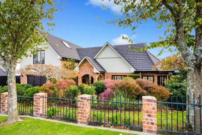 Photo of property in 9 Kahala Place, West Harbour, Auckland, 0618