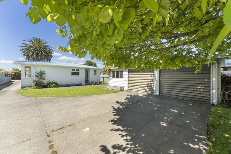 Photo of property in 12 Chester Crescent, West End, Palmerston North, 4410