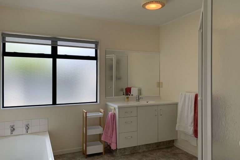 Photo of property in 4 Regent Way, Taradale, Napier, 4112