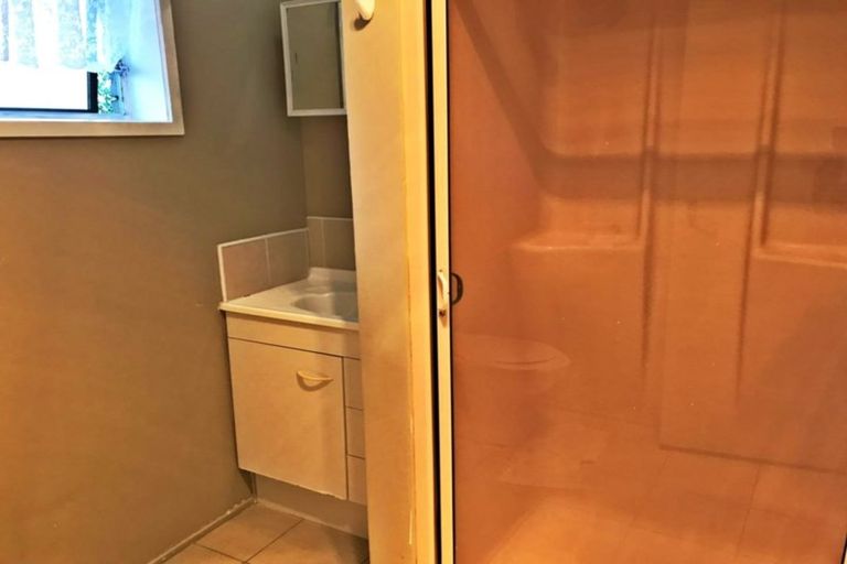 Photo of property in 2/81 Arran Road, Browns Bay, Auckland, 0630