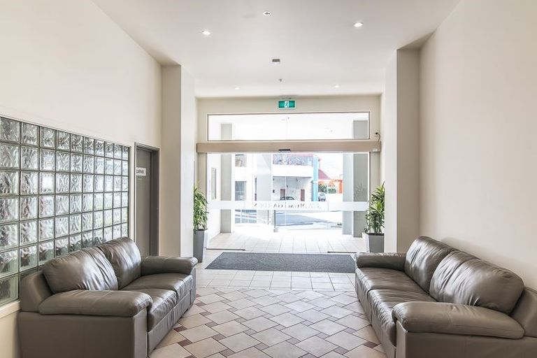 Photo of property in Stadium Garden Flats, 308/107 Thorndon Quay, Pipitea, Wellington, 6011
