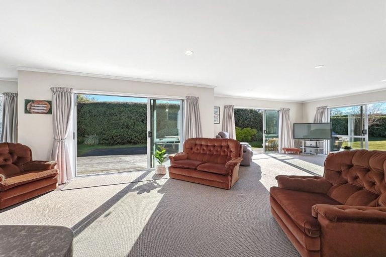 Photo of property in 53 Montgomery Crescent, Kinloch, Taupo, 3377