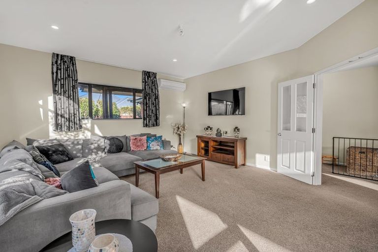 Photo of property in 10 Courtfield Close, Parklands, Christchurch, 8083