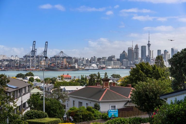 Photo of property in 3/64 Victoria Road, Devonport, Auckland, 0624