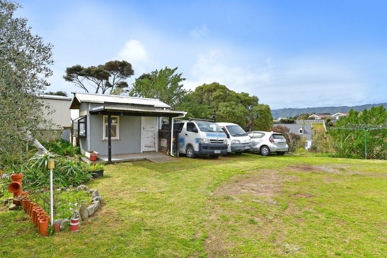 Photo of property in 13 Kaitawa Street, Waikanae Beach, Waikanae, 5036