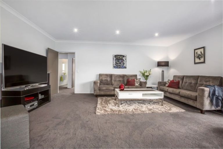 Photo of property in 19 Flotilla Place, Whitby, Porirua, 5024