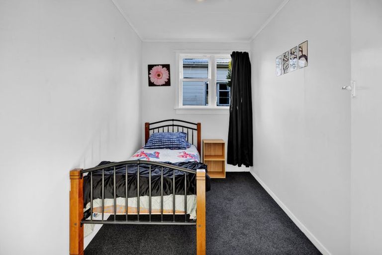 Photo of property in 2 Tawhiti Road, Hawera, 4610