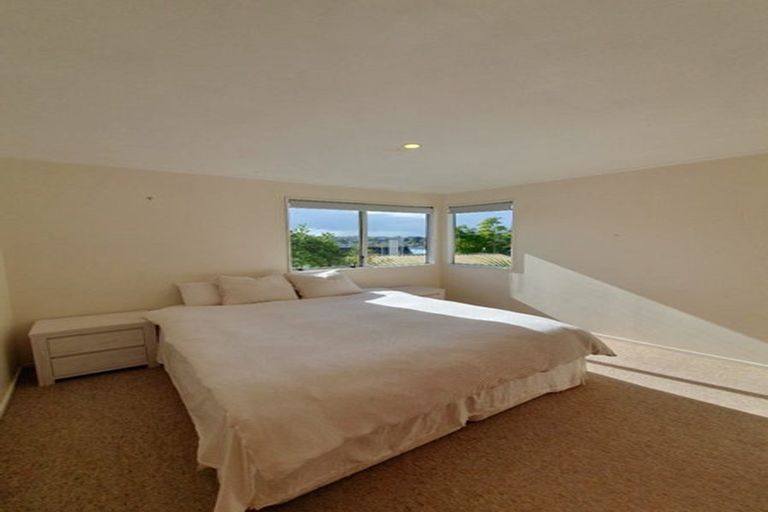 Photo of property in 9 Tesla Place, Totara Vale, Auckland, 0629