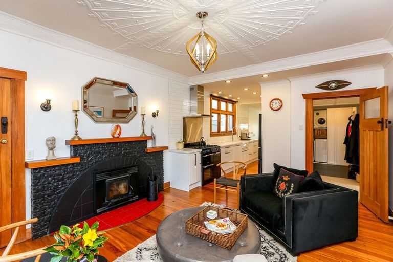 Photo of property in 76 Belt Road, New Plymouth, 4310