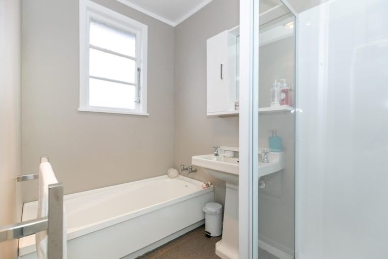 Photo of property in 1064 Heaphy Terrace, Fairfield, Hamilton, 3214