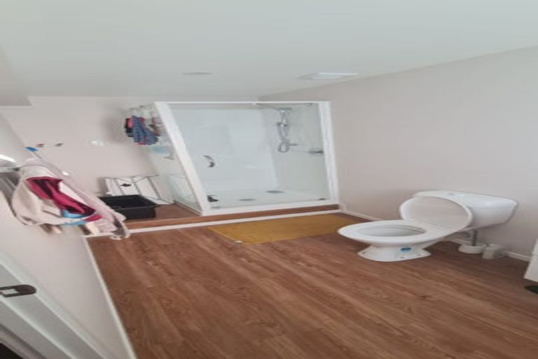 Photo of property in 1/4 James Scott Place, Te Atatu South, Auckland, 0602