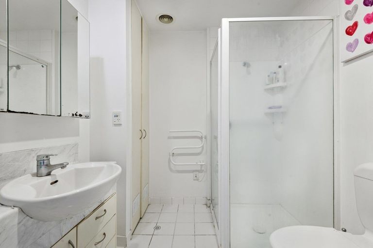 Photo of property in Terrace Heights Apartments, 8c/163 The Terrace, Wellington Central, Wellington, 6011