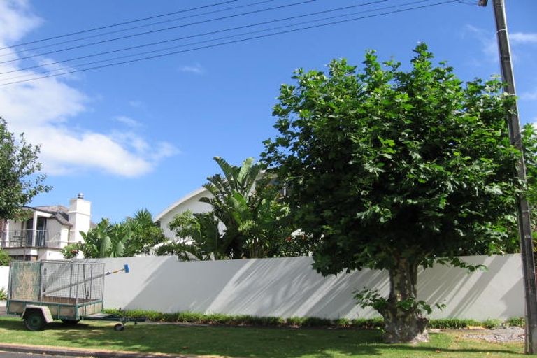 Photo of property in 2a Crete Avenue, Milford, Auckland, 0620