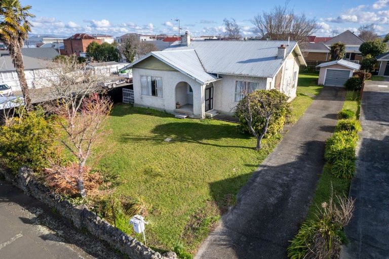 Photo of property in 10 Allardice Street, Dannevirke, 4930