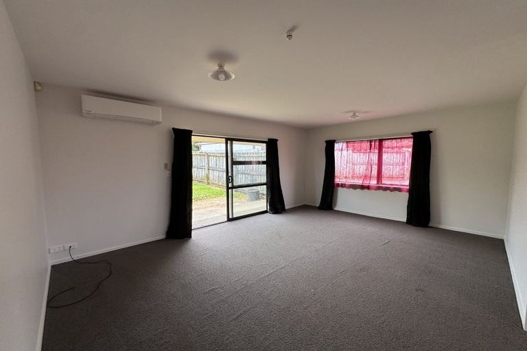 Photo of property in 399b Roscommon Road, Clendon Park, Auckland, 2103