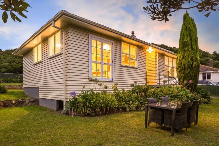 Photo of property in 36 Rangituhi Crescent, Takapuwahia, Porirua, 5022