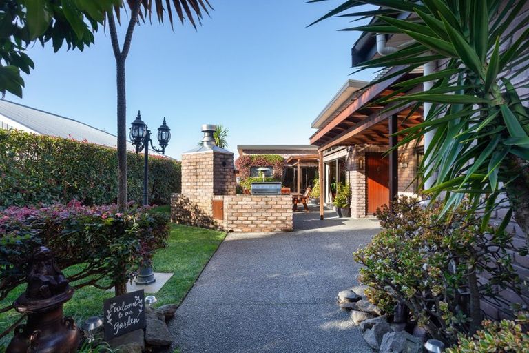 Photo of property in 33 Palm Springs Boulevard, Papamoa Beach, Papamoa, 3118