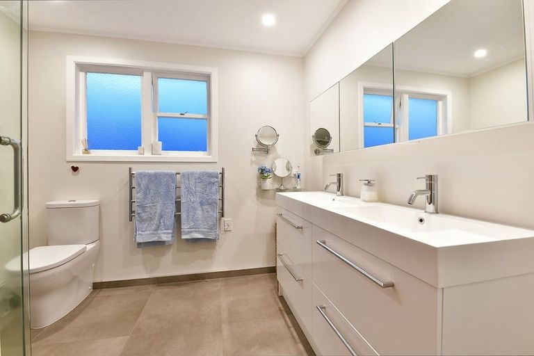 Photo of property in 39 Alice Avenue, Orewa, 0931