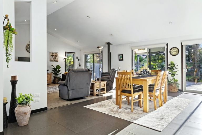 Photo of property in 21 Stewart Glen, Acacia Bay, Taupo, 3385