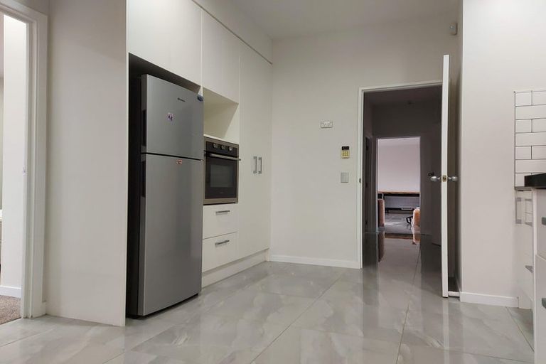 Photo of property in 17 Burgundy Park Avenue, Henderson, Auckland, 0612