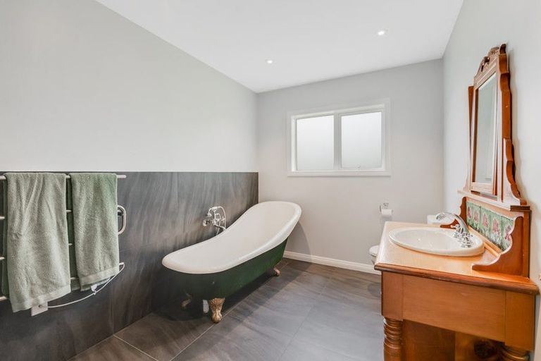 Photo of property in 346 Inland Road, Helensville, 0875