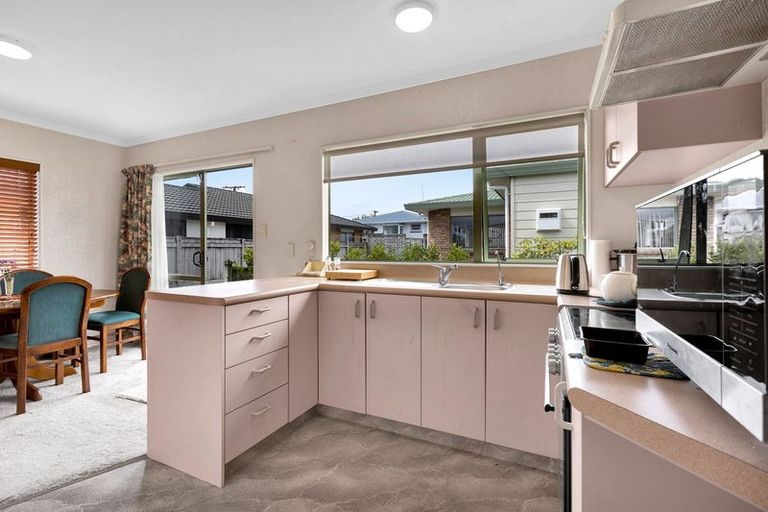 Photo of property in 2/219 Mangorei Road, Merrilands, New Plymouth, 4312