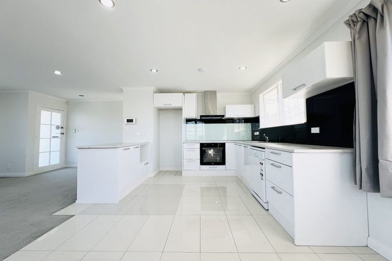 Photo of property in 24 Catkin Crescent, Papatoetoe, Auckland, 2025