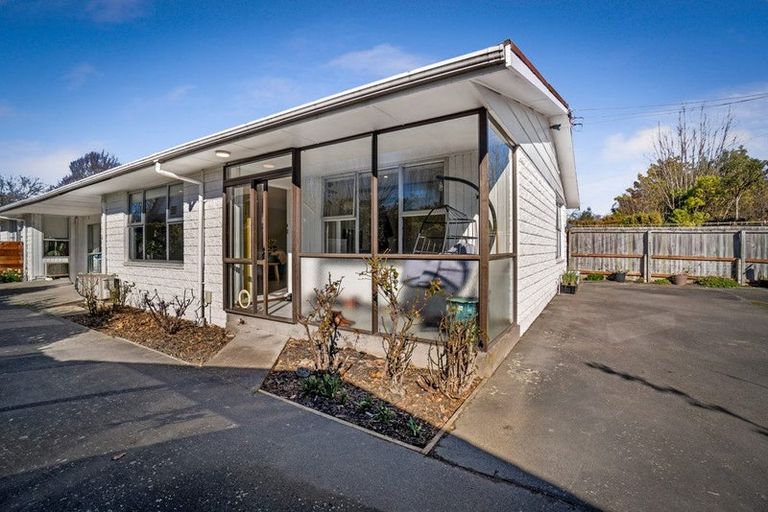 Photo of property in 1/86 Avonhead Road, Avonhead, Christchurch, 8042