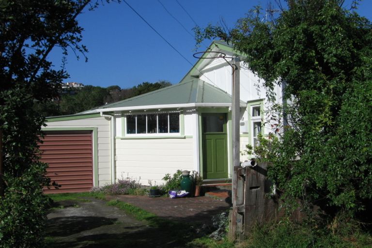 Photo of property in 6 Airlie Road, Plimmerton, Porirua, 5026