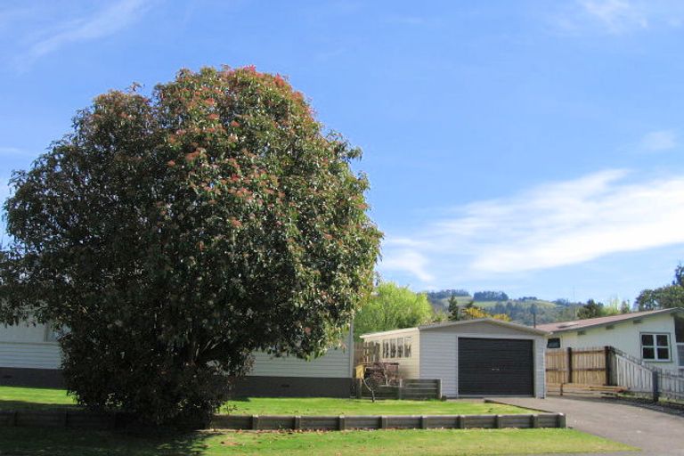 Photo of property in 2 Adam Place, Mangakakahi, Rotorua, 3015
