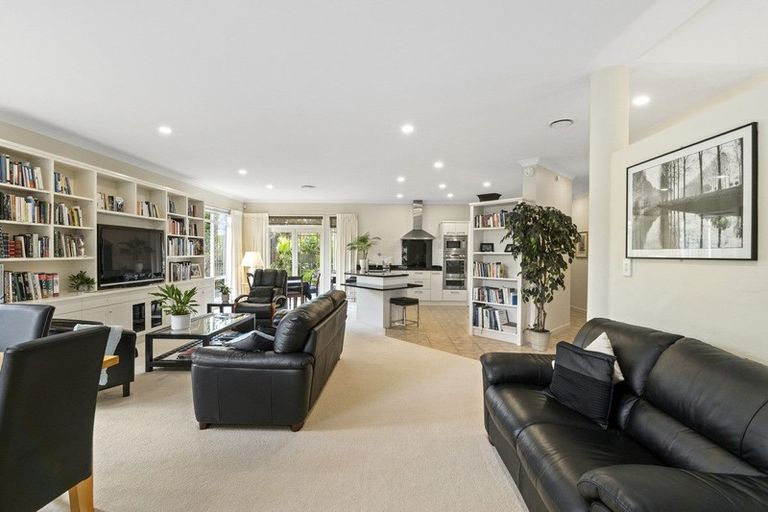 Photo of property in 19 Quadrant Heights, Paraparaumu, 5032