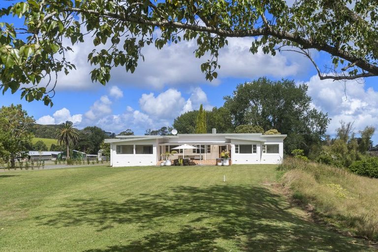 Photo of property in 2 Ward Road, Matakana, Warkworth, 0985