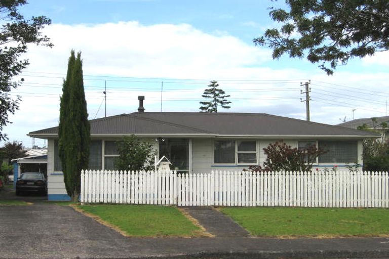 Photo of property in 38 Harmel Road, Glendene, Auckland, 0602