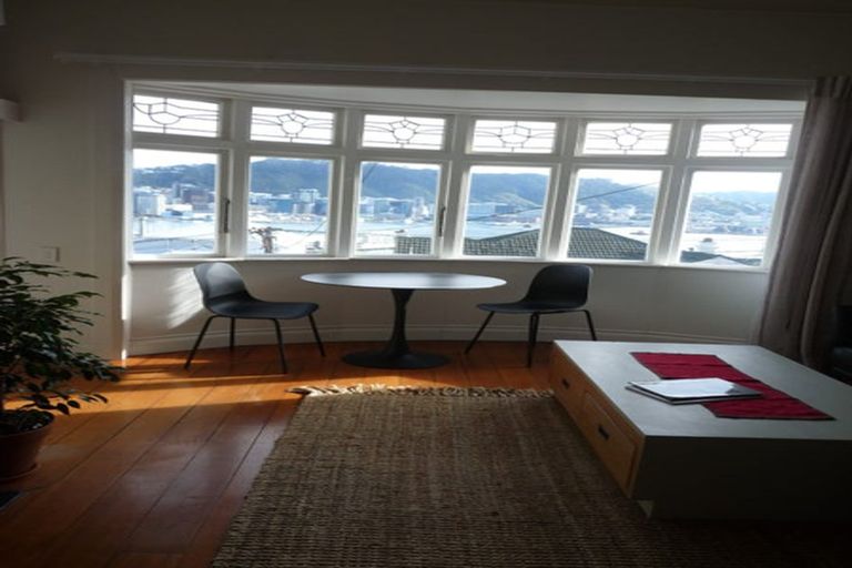 Photo of property in 68 Hawker Street, Mount Victoria, Wellington, 6011