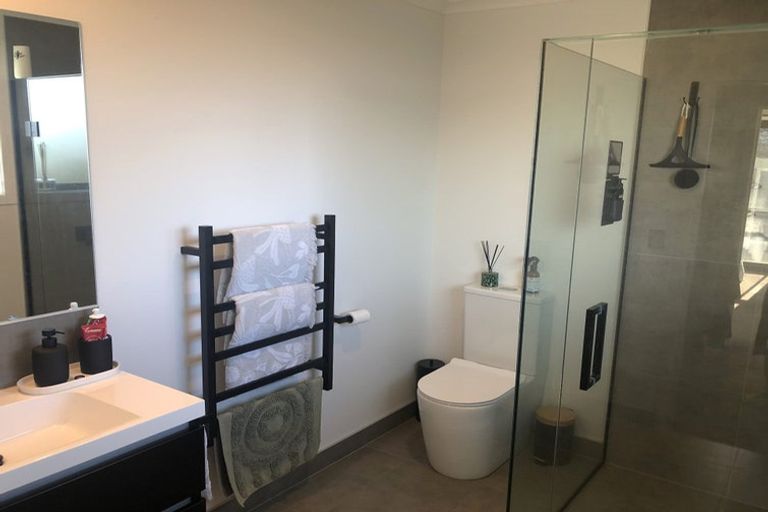 Photo of property in 31 Tahuna Minhinnick Drive, Glenbrook, 2681