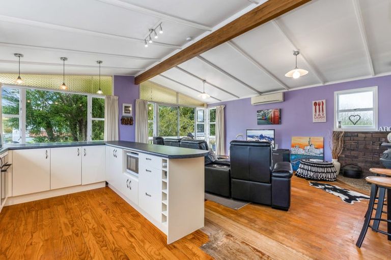 Photo of property in 12 Finlow Drive, Te Atatu South, Auckland, 0610