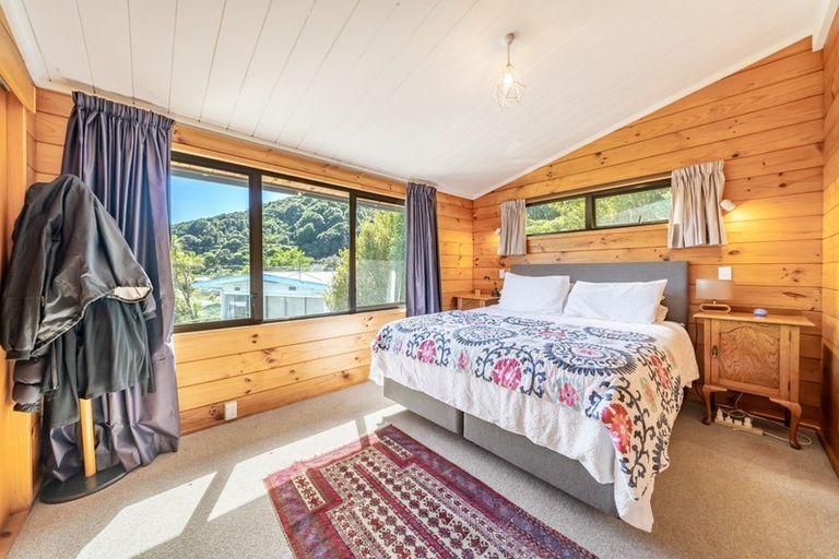 Photo of property in 213a Whites Line East, Waiwhetu, Lower Hutt, 5010