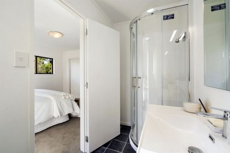 Photo of property in 154 Stapleford Crescent, Browns Bay, Auckland, 0630