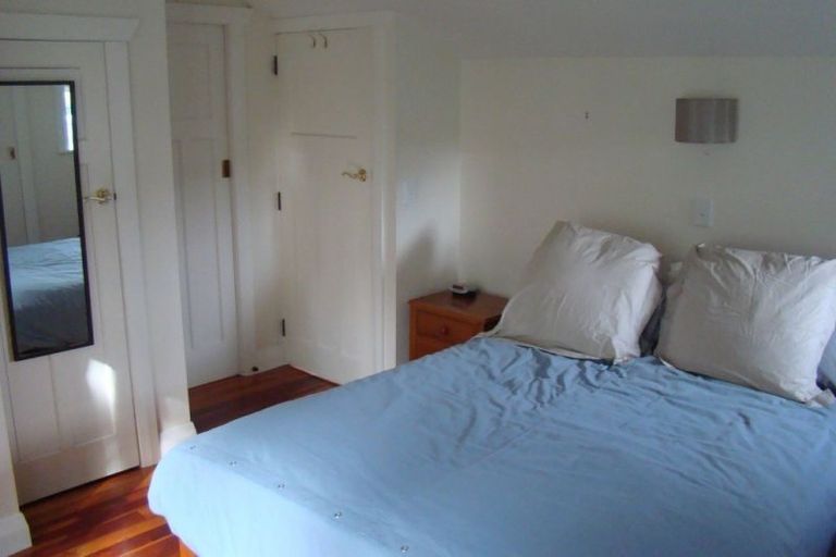 Photo of property in 28 Saint Michaels Crescent, Kelburn, Wellington, 6012