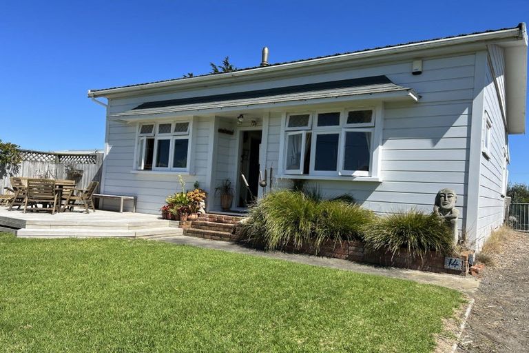 Photo of property in 14 Rangitane Street, Himatangi Beach, Foxton, 4891
