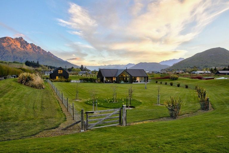Photo of property in 2 Ayrshire Lane, Speargrass Flat, Queenstown, 9371