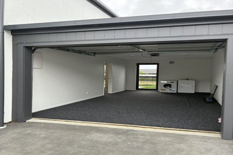 Photo of property in 5 Wheatsheaf Lane, Heathcote Valley, Christchurch, 8022