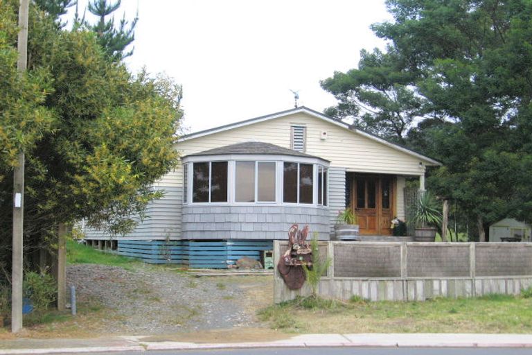 Photo of property in 128 Hampton Road, Whangamata, 3620
