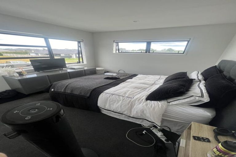 Photo of property in 35 Vogwill Road, Kumeu, 0810