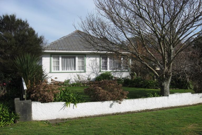 Photo of property in 35 Fitzherbert Road, Wainuiomata, Lower Hutt, 5014