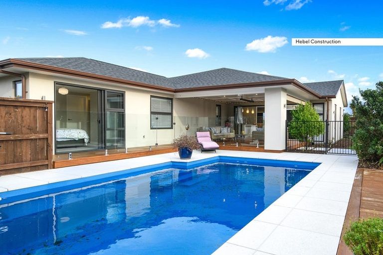 Photo of property in 16 Korako Drive, Kumeu, 0810