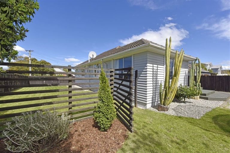 Photo of property in 12 Glenfield Crescent, Mairehau, Christchurch, 8052