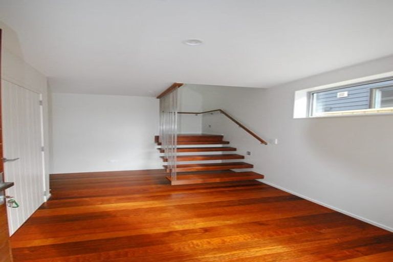 Photo of property in 220 Queens Drive, Lyall Bay, Wellington, 6022